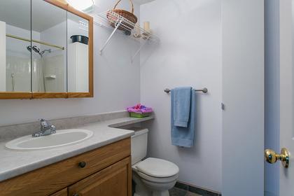 bathroom-up at 1257 Nestor Street