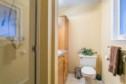 ensuite at 1257 Nestor Street