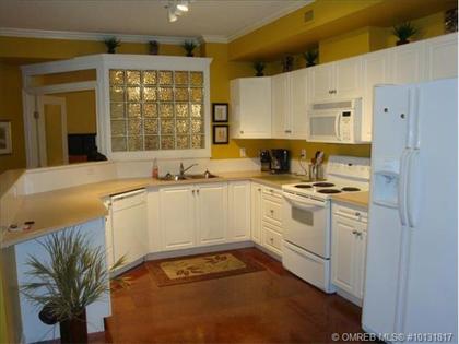kitchen at #329 - 1088 Sunset Drive, Kelowna