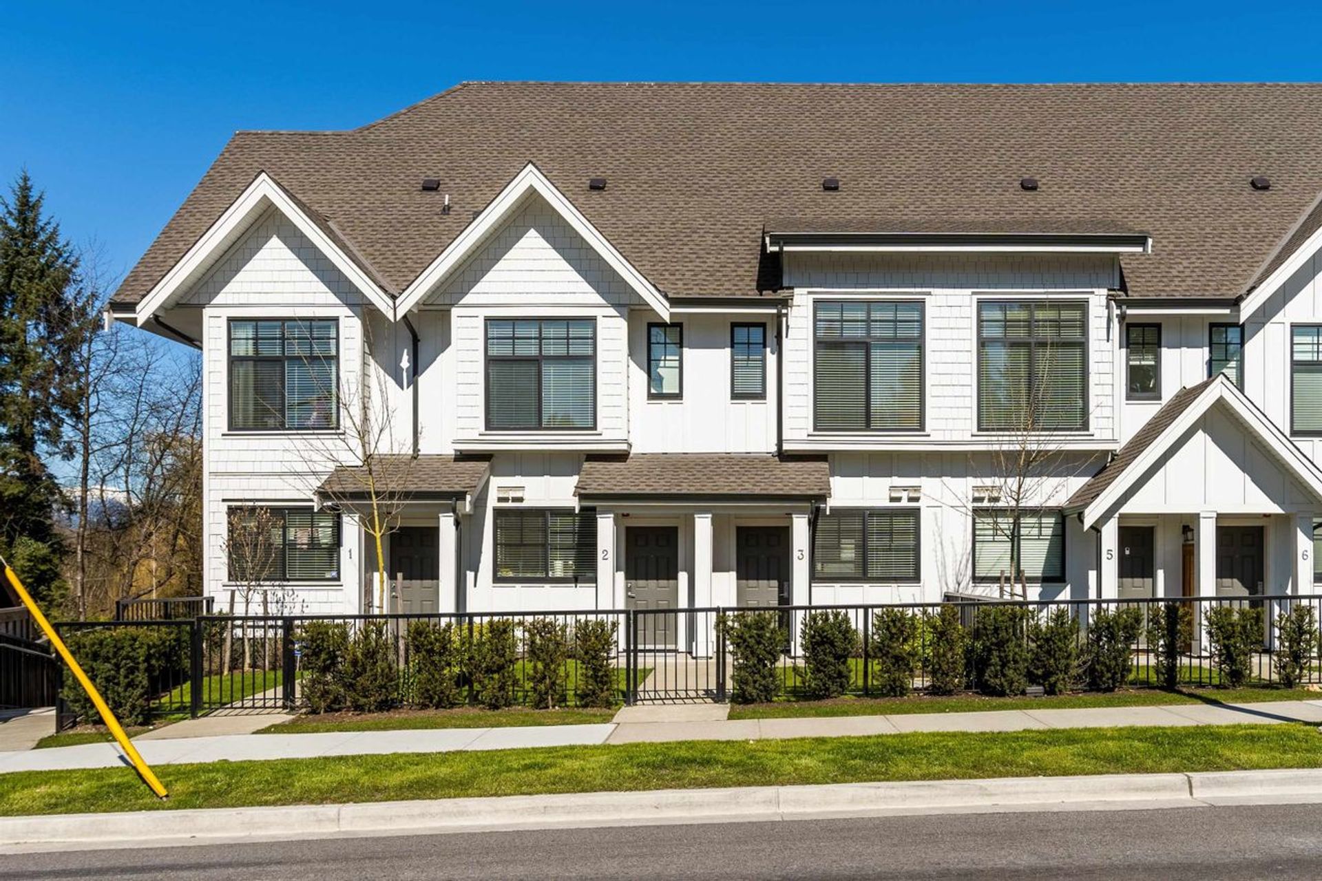 3 - 5122 Canada Way, Burnaby Lake, Burnaby South  by Sach Group 3 - 5122 Canada Way, Burnaby Lake, Burnaby South