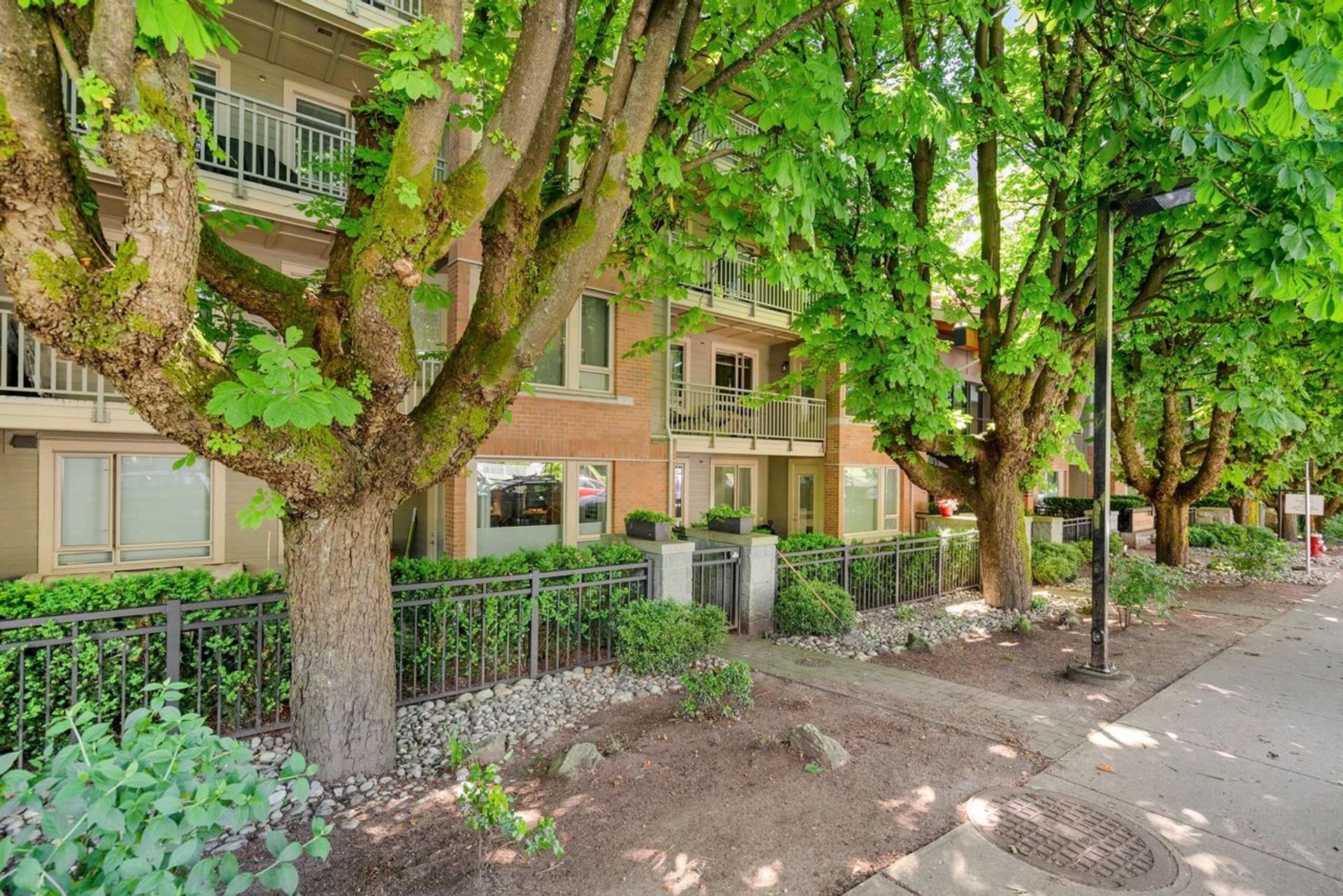 201 - 119 W 22nd Street, Mosquito Creek, North Vancouver  by Sach Group 201 - 119 W 22nd Street, Mosquito Creek, North Vancouver