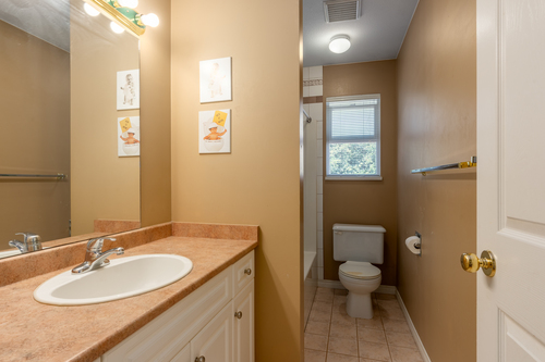 16 at 322 Teck Street 16 at 322 Teck Street