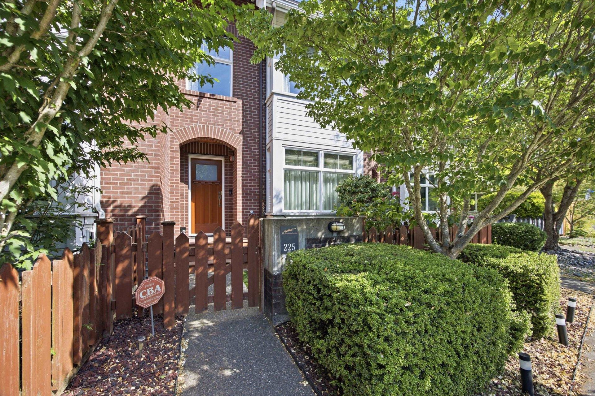 225 Salter Street, Queensborough, New Westminster photo number 1