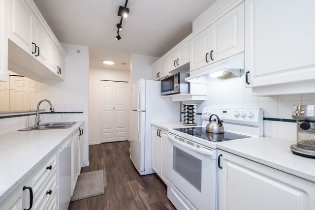 13 at 304 - 8976 208 Street, Walnut Grove, Langley