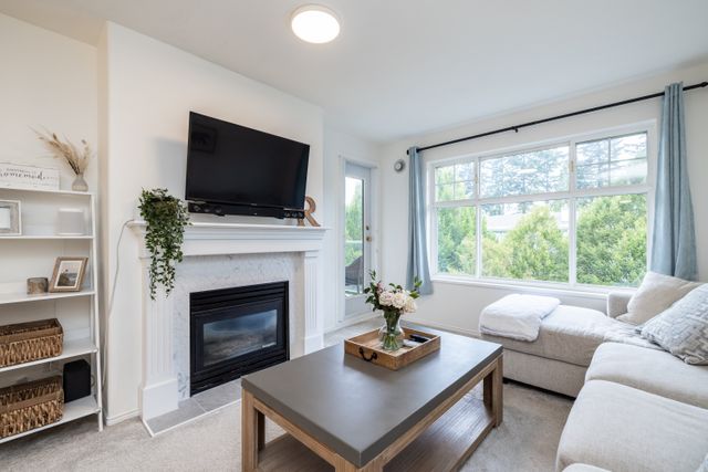 8 at 304 - 8976 208 Street, Walnut Grove, Langley