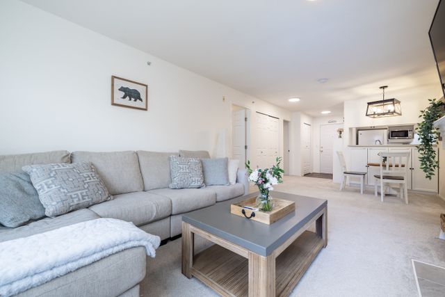 9 at 304 - 8976 208 Street, Walnut Grove, Langley
