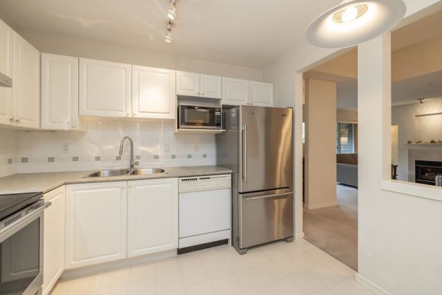 210-eleventh-street-uptown-nw-new-westminster-05 at 508 - 210 Eleventh Street, Uptown NW, New Westminster