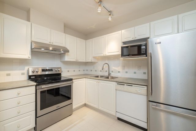 210-eleventh-street-uptown-nw-new-westminster-06 at 508 - 210 Eleventh Street, Uptown NW, New Westminster