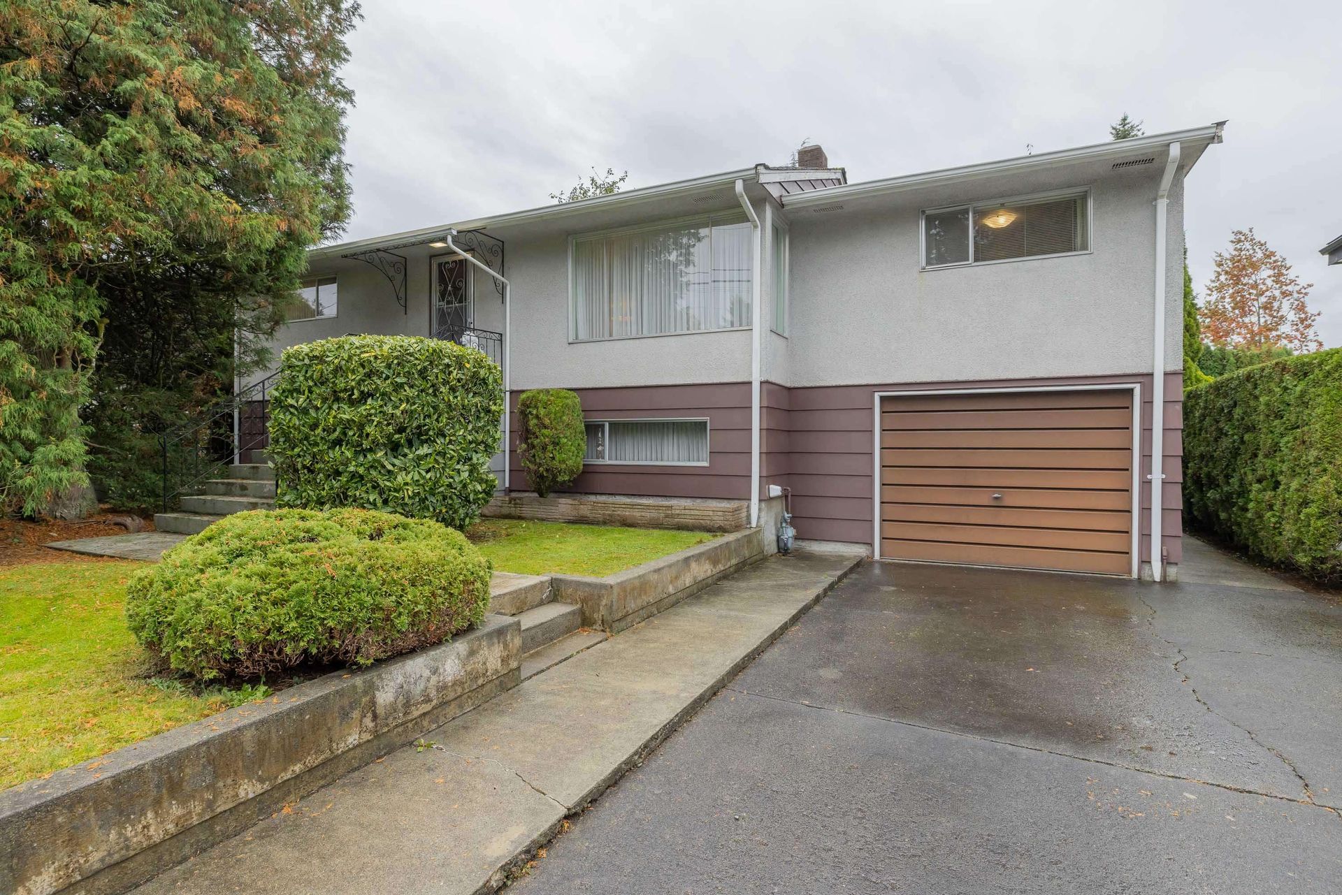 10921 142a Street, Bridgeview, North Surrey photo number 1