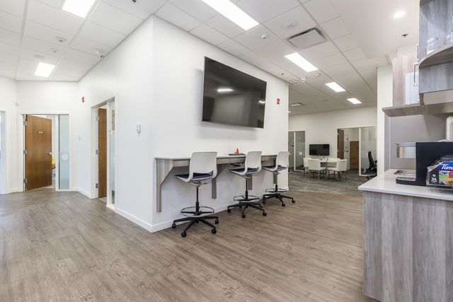 43995-progress-way-west-chilliwack-chilliwack-37 at 105 & 205 - 43995 Progress Way, West Chilliwack, Chilliwack