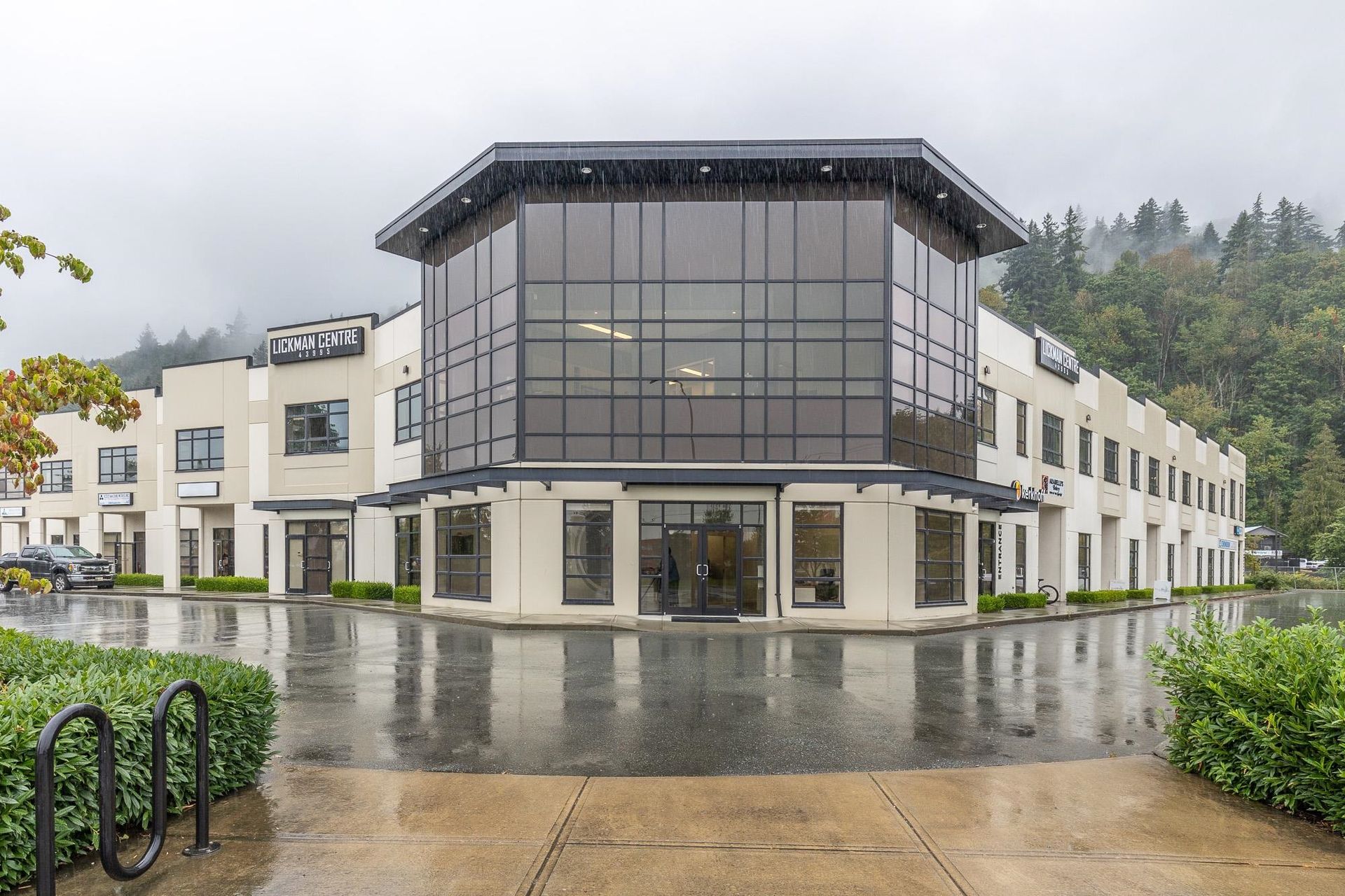 105 & 205 - 43995 Progress Way, West Chilliwack, Chilliwack photo number 1