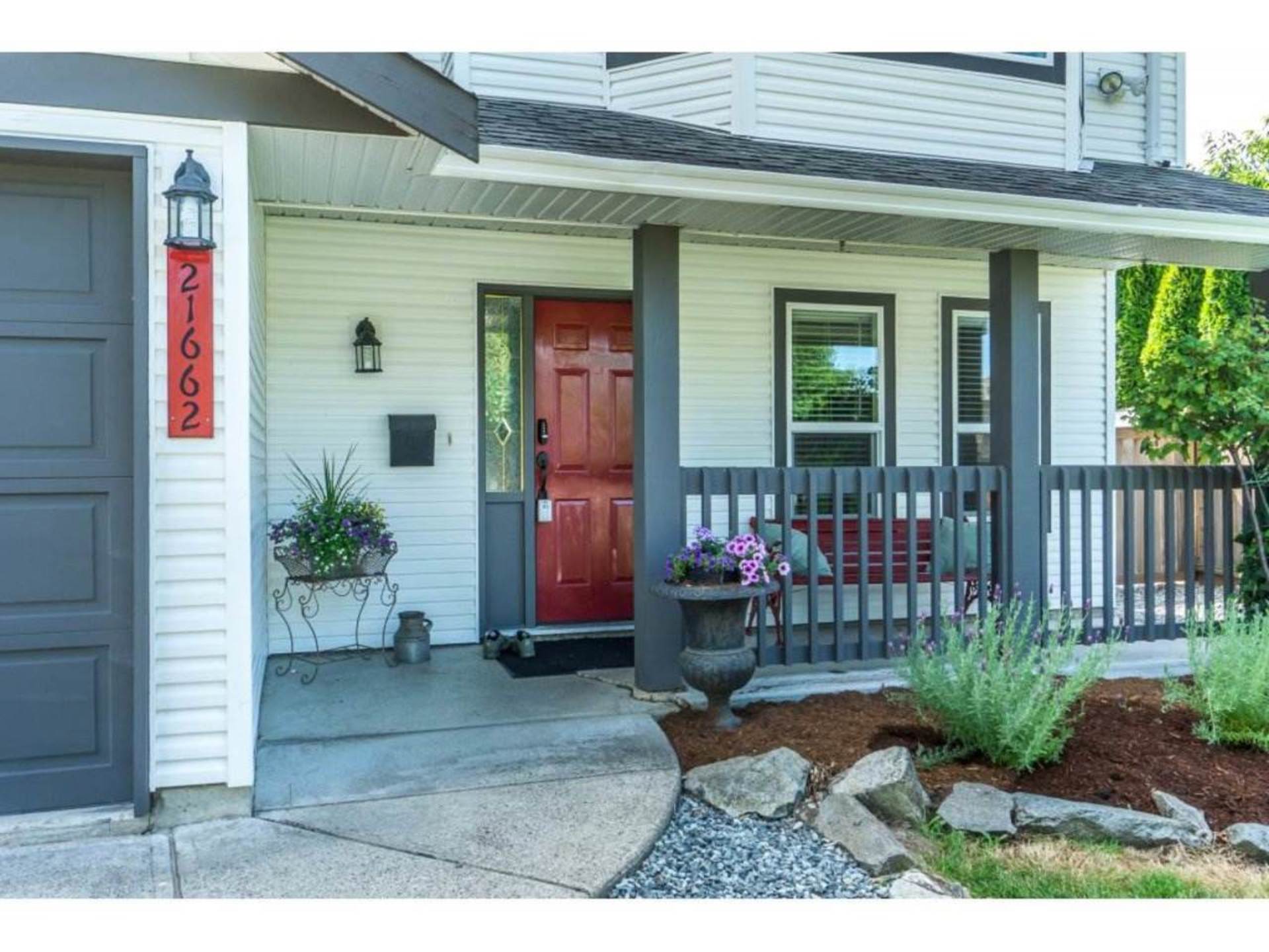 Front Entrance at 21662 50a Avenue, Murrayville, Langley Front Entrance at 21662 50a Avenue, Murrayville, Langley