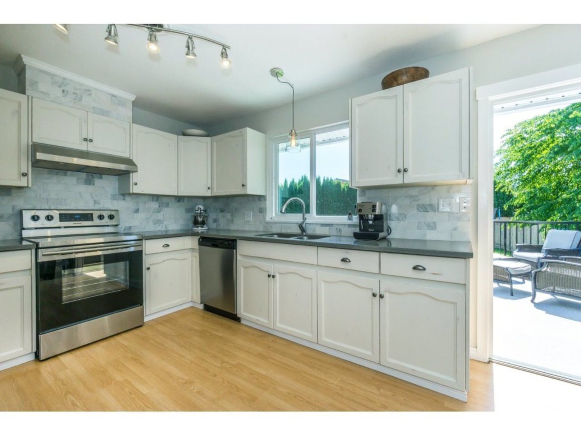 Kitchen (stone countertops) at 21662 50a Avenue, Murrayville, Langley