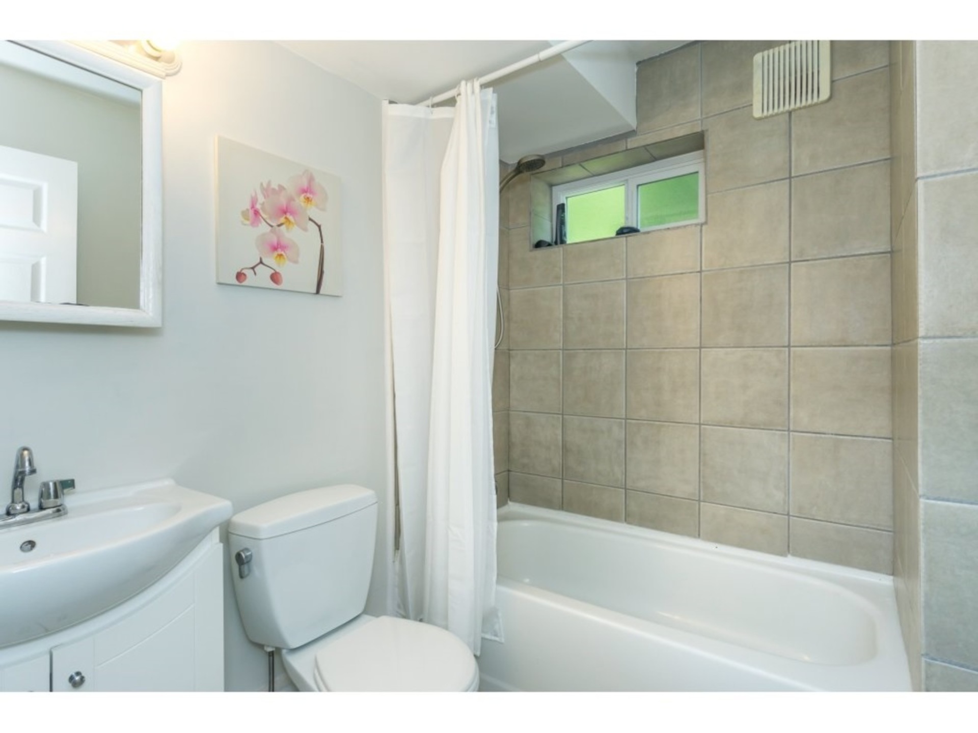 Downstairs Bathroom at 21662 50a Avenue, Murrayville, Langley