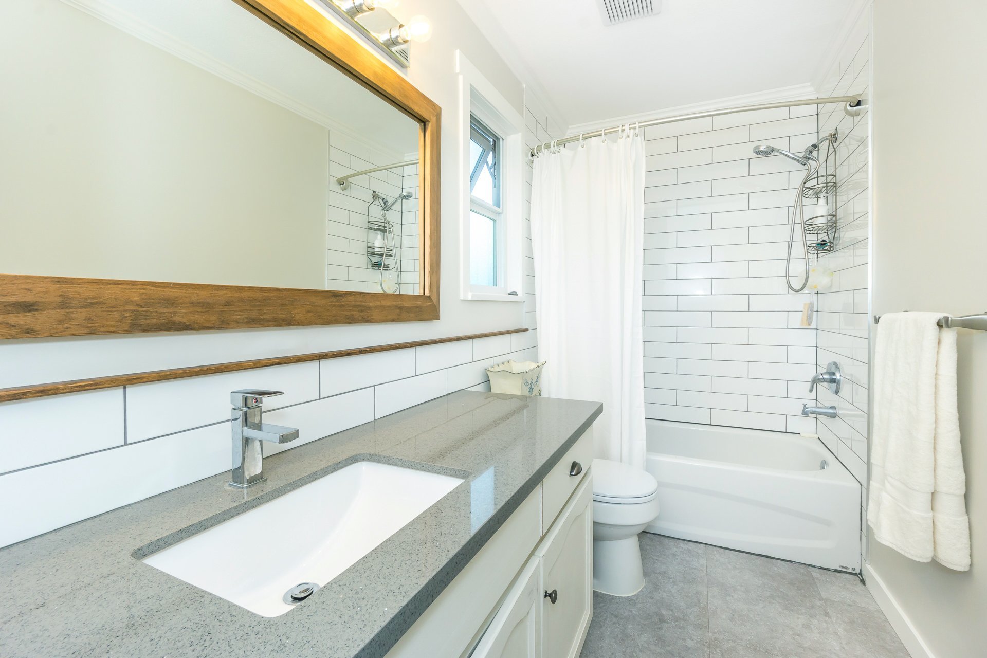 Main Bathroom at 21662 50a Avenue, Murrayville, Langley