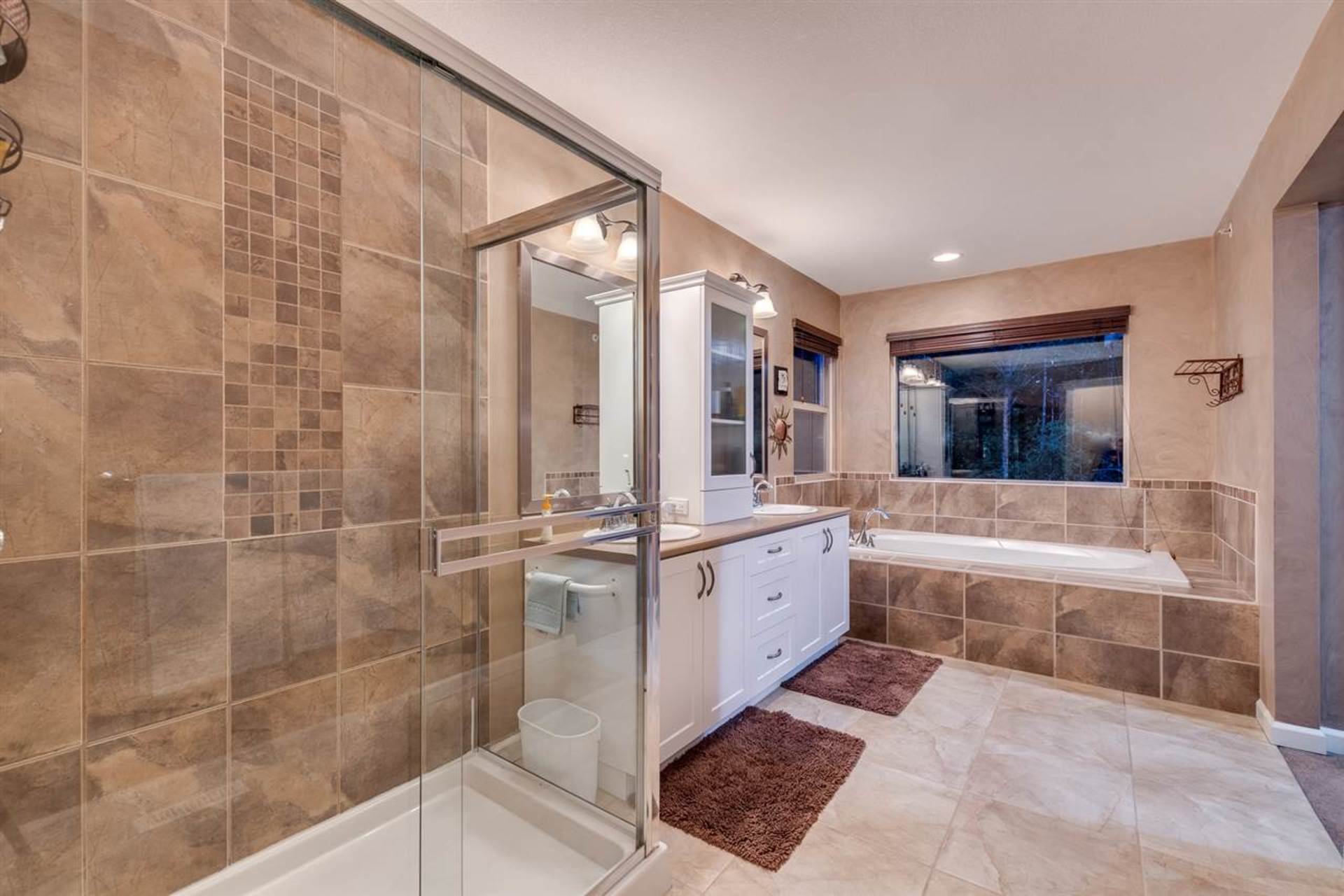 ensuite at 24604 Kimola Drive, Albion, Maple Ridge ensuite at 24604 Kimola Drive, Albion, Maple Ridge