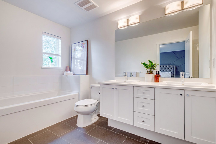 Master Bedroom Ensuite at 15 - 16357 15 Avenue, King George Corridor, South Surrey White Rock