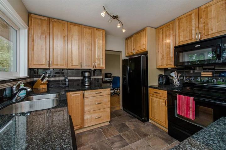 262164825-2 at 11355 95 Avenue, Annieville, N. Delta