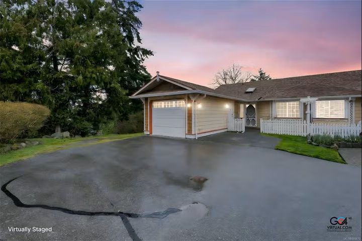 1 at 34 - 9933 Chemainus Road