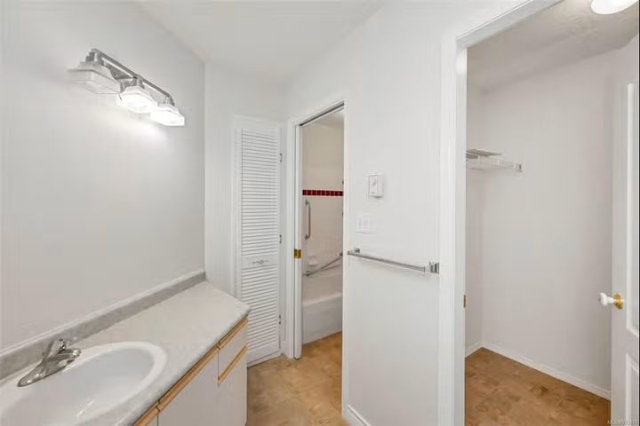 10 at 34 - 9933 Chemainus Road