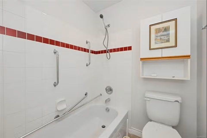 11 at 34 - 9933 Chemainus Road