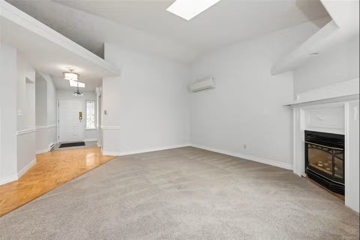 15 at 34 - 9933 Chemainus Road