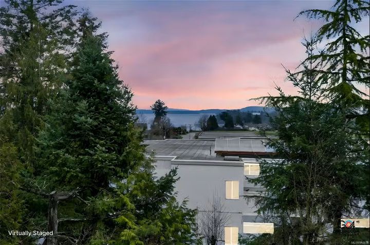 17 at 34 - 9933 Chemainus Road