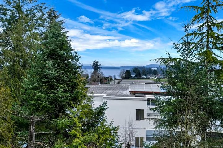 18 at 34 - 9933 Chemainus Road