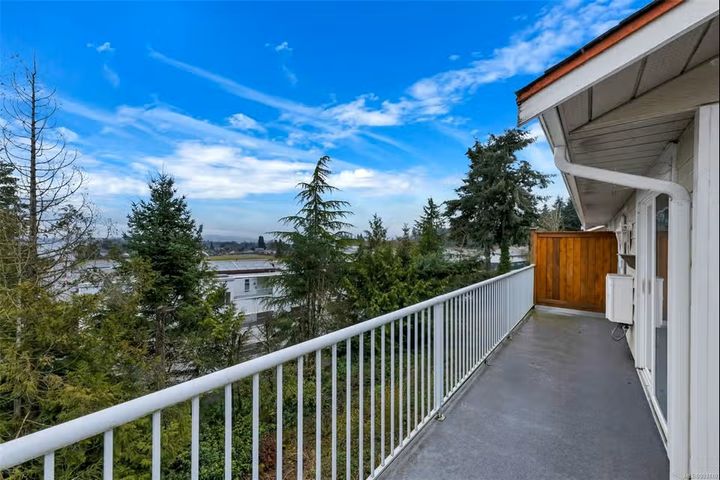 21 at 34 - 9933 Chemainus Road