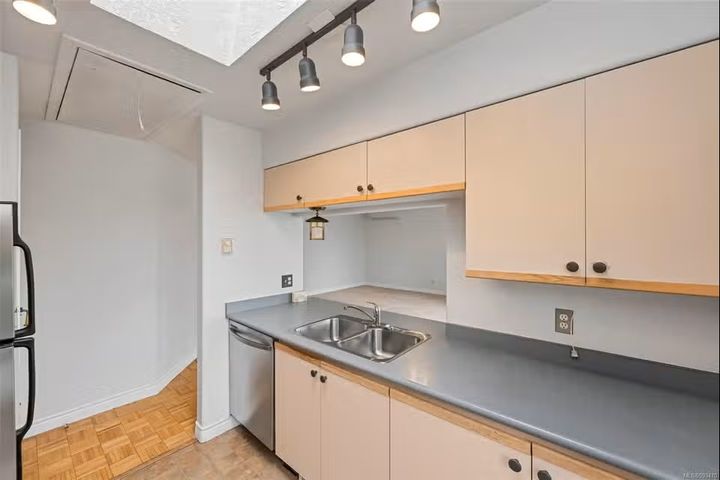 22 at 34 - 9933 Chemainus Road