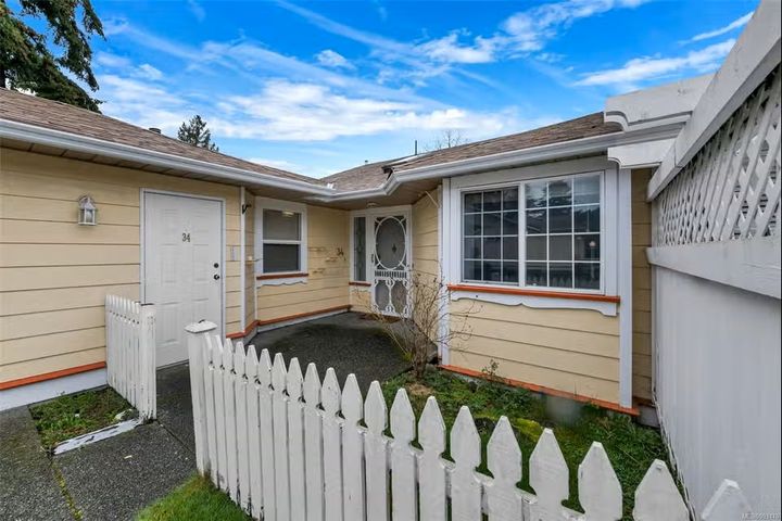 25 at 34 - 9933 Chemainus Road
