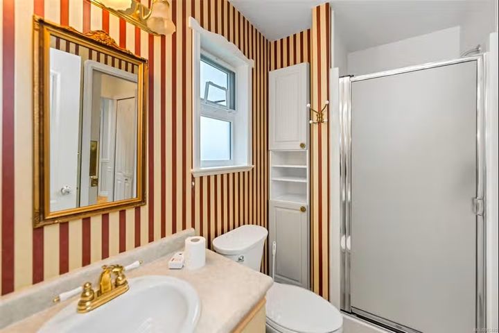 5 at 34 - 9933 Chemainus Road