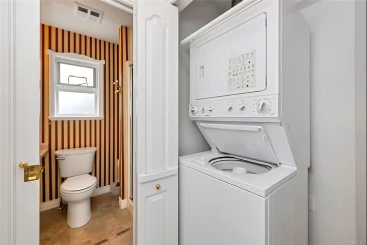 6 at 34 - 9933 Chemainus Road