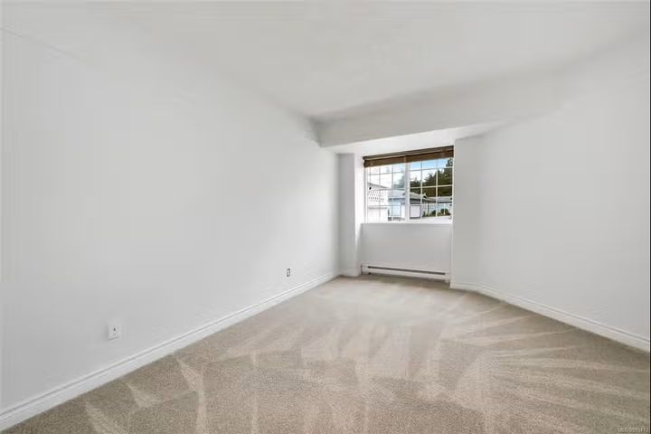 8 at 34 - 9933 Chemainus Road