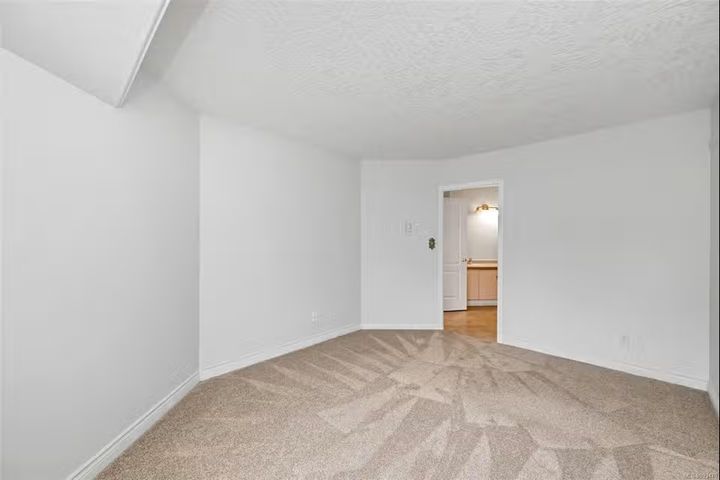 9 at 34 - 9933 Chemainus Road