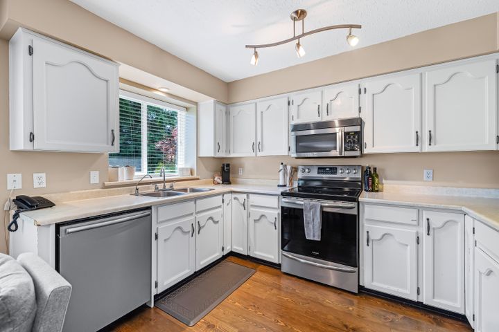 13 at 14450 19th Avenue, Sunnyside Park Surrey, South Surrey White Rock