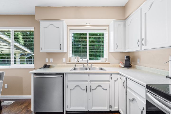 17 at 14450 19th Avenue, Sunnyside Park Surrey, South Surrey White Rock