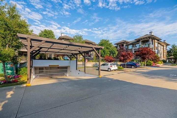 32 at 305 - 15195 36 Avenue, Morgan Creek, South Surrey White Rock