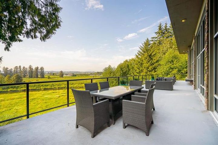 37 at 305 - 15195 36 Avenue, Morgan Creek, South Surrey White Rock