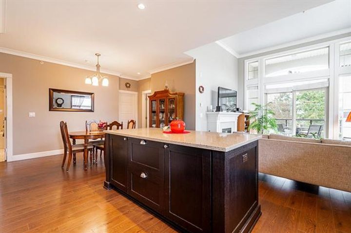 9 at 305 - 15195 36 Avenue, Morgan Creek, South Surrey White Rock