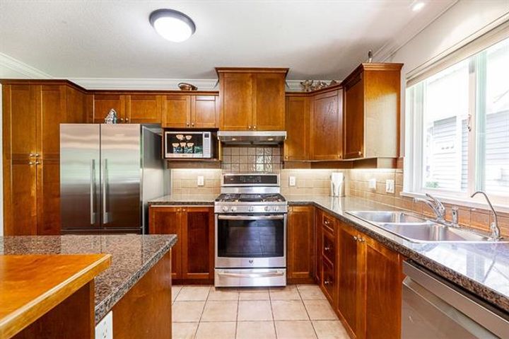 10 at 51 - 15450 Rosemary Heights Crescent, Morgan Creek, South Surrey White Rock