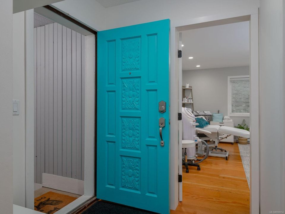 9010-lord-sproat-lake-port-alberni-04