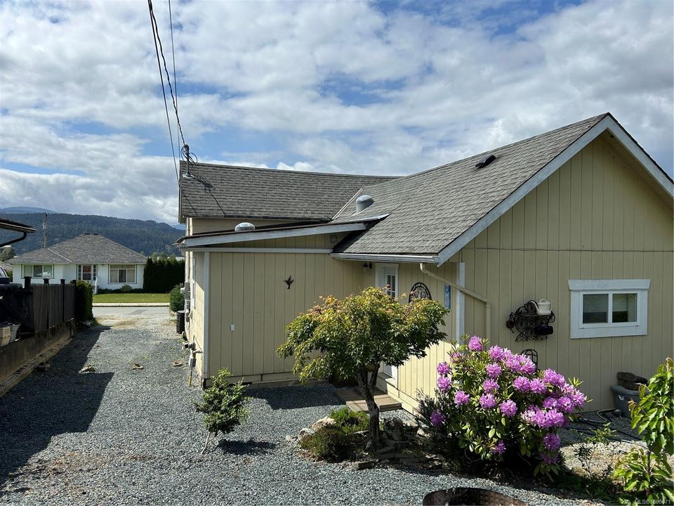 3661-7th-port-alberni-port-alberni-03