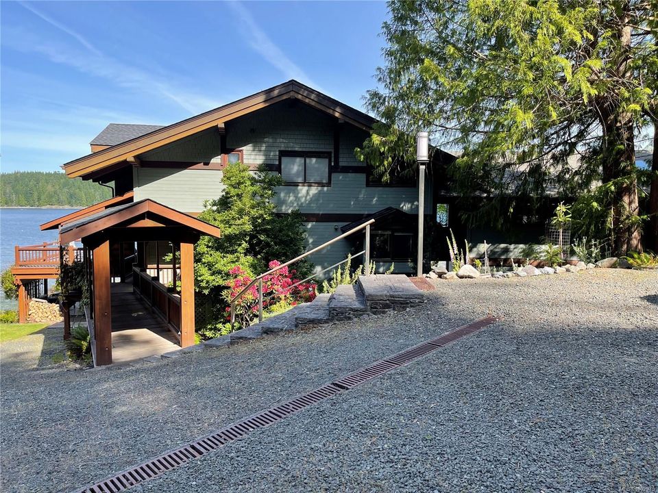 10271033-west-quadra-island-islands-03