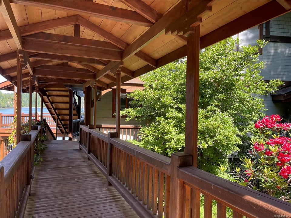 10271033-west-quadra-island-islands-04