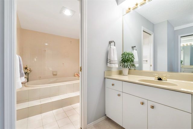 4b288f0aae94b1b44021c0728f7544c6 at 1605 - 1135 Quayside Drive, Quay, New Westminster