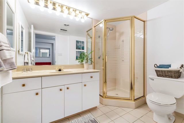 b7d9d81f9fac525d7dc622f3d9b3ff4c at 1605 - 1135 Quayside Drive, Quay, New Westminster