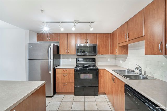 f1abac86ee7005ed004b757da7dac23f at 104 - 285 Newport Drive, North Shore Pt Moody, Port Moody