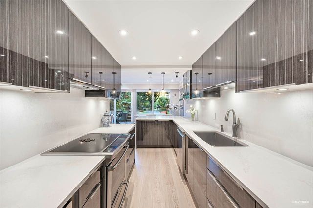 1842e704dbfe3c1c5ef9f913ae0560cd at 107 - 235 Keith Road, Cedardale, West Vancouver