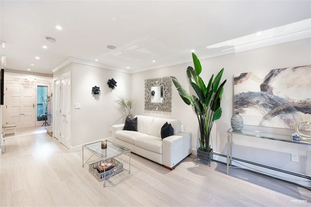 fb0d70ded38e450d9c36e722371d82e3 at 107 - 235 Keith Road, Cedardale, West Vancouver